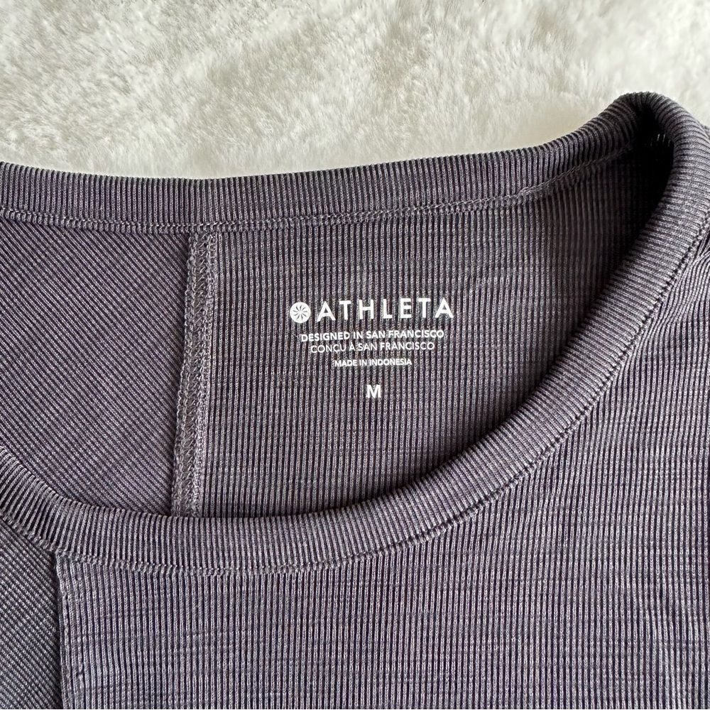 Athleta Women’s Asymmetrical Athletic T-Shirt Size Medium Gray - Picture 5 of 11